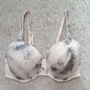 Victoria's Secret Black and Cream Patterned Bra